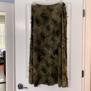 Skirt size 16 Olive green Slight fringe pattern on skirt
